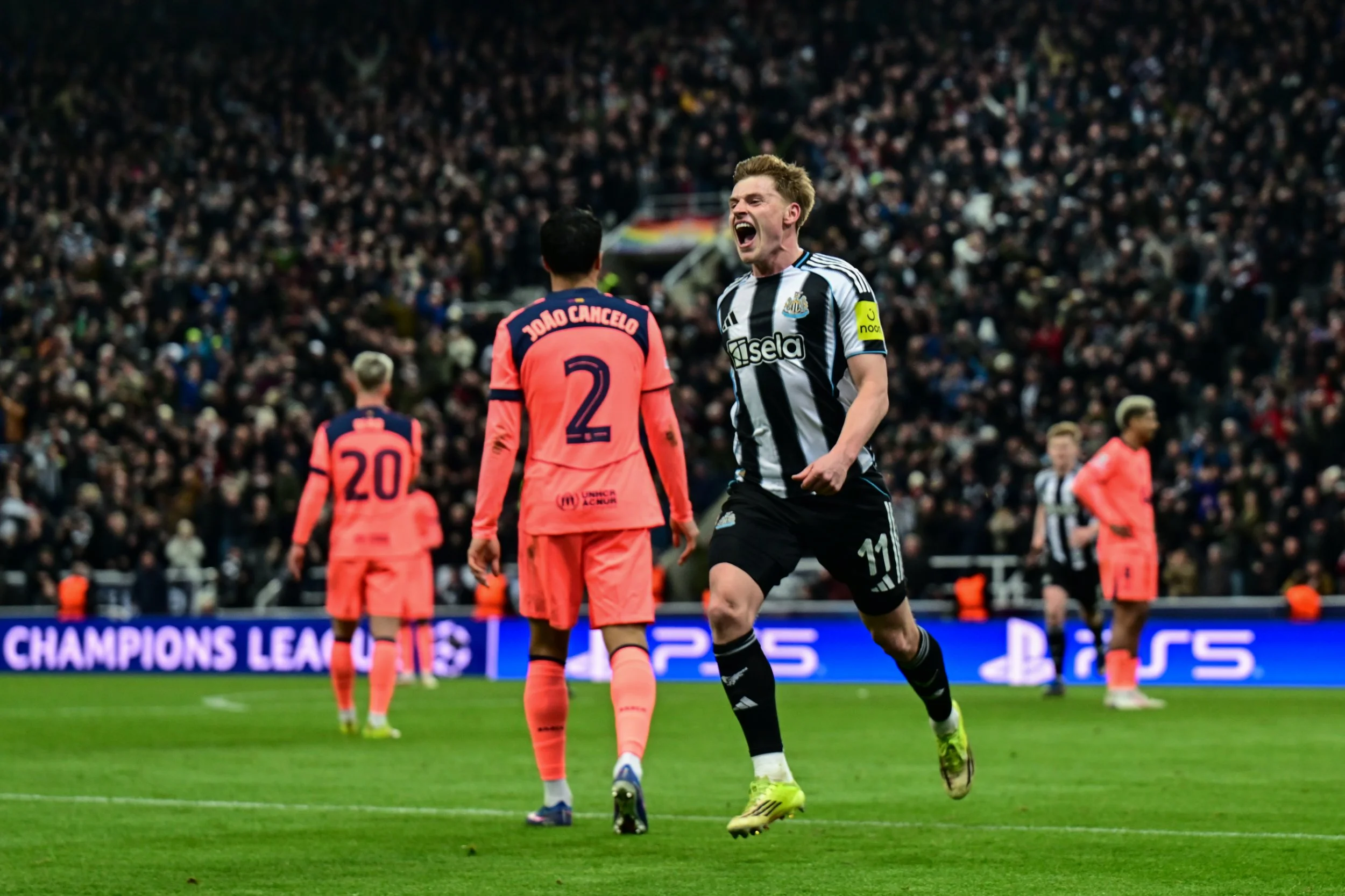 NEWCASTLE UPON TYNE, ENGLAND - MARCH 10: Harvey Barnes of Newcastle United (11) celebrates after scoring Newcastle's opening goal during the UEFA Champions League 2025/26 Round of 16 First Leg match between Newcastle United FC and FC Barcelona at St James' Park on March 10, 2026 in Newcastle upon Tyne, England. (Photo by Serena Taylor/Newcastle United via Getty Images)