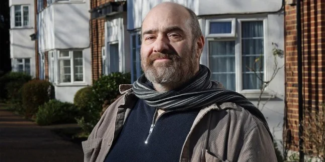 Electrician left with broken ribs after he fell 15 feet from a ladder which ‘snapped in half’