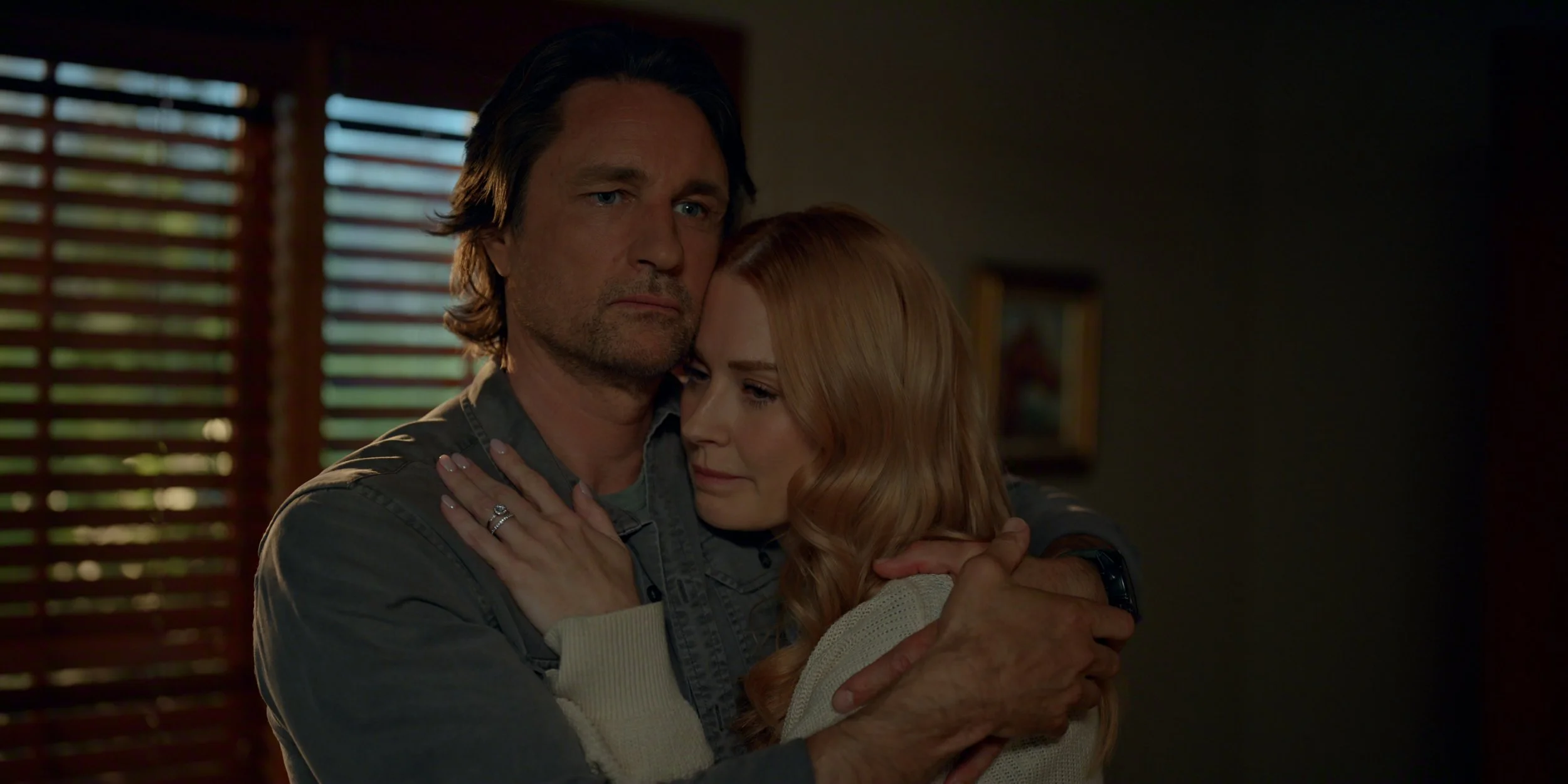 Virgin River S7. (L to R) Martin Henderson as Jack Sheridan and Alexandra Breckenridge as Melinda Monroe in Episode #710 of Virgin River S7. Cr. Courtesy of Netflix ?? 2025